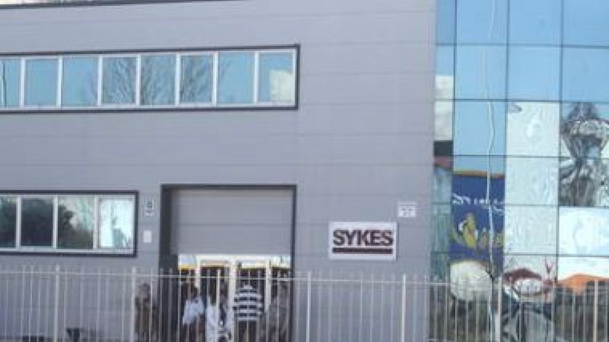 Imagen de la fachada del call-center en Ponferrada.