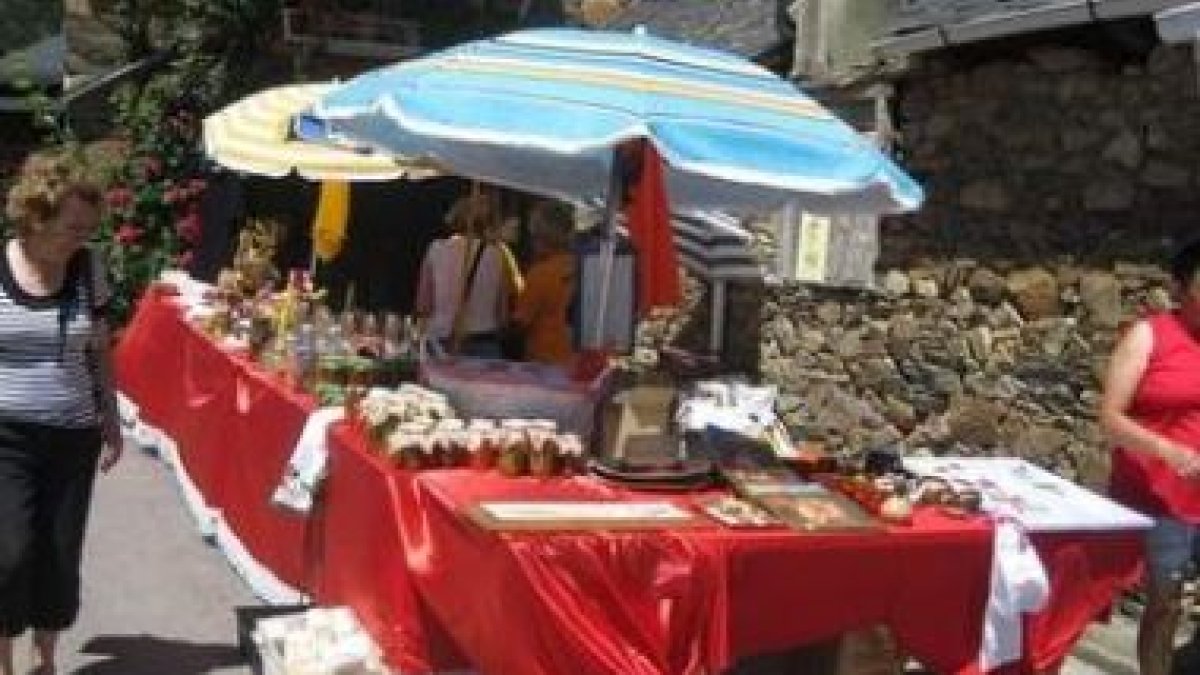 La fiesta en El Valle incluyó un mercadillo de artesanía.