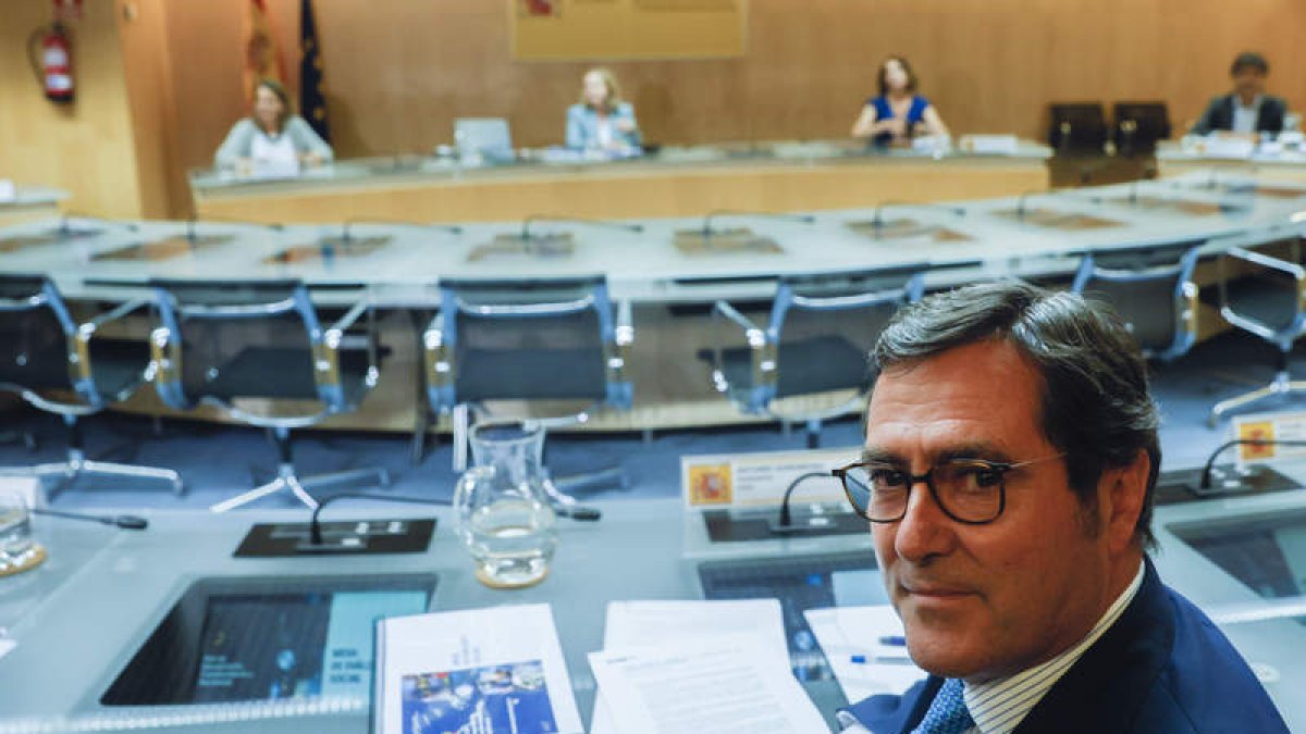 Garamendi en la Mesa de Diálogo Social para el Plan de Recuperación y Resiliencia. JUANJO MARTÍN