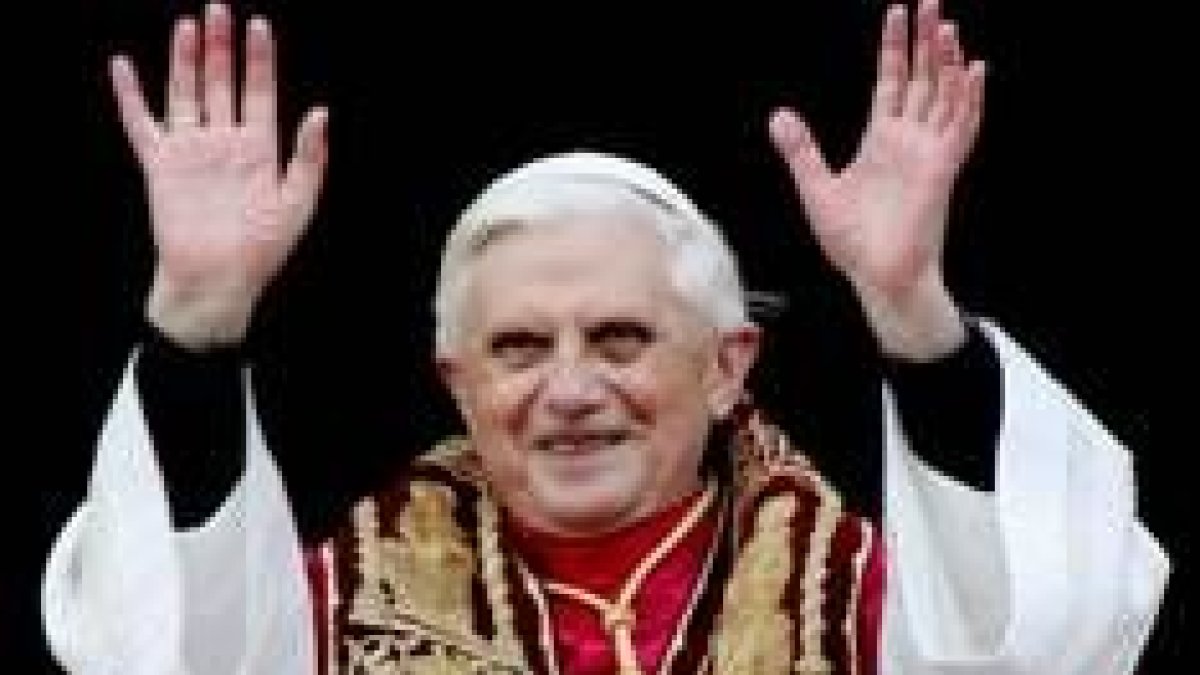 Fotografía tomada el 19 de abril del 2005 tras ser elegido Papa