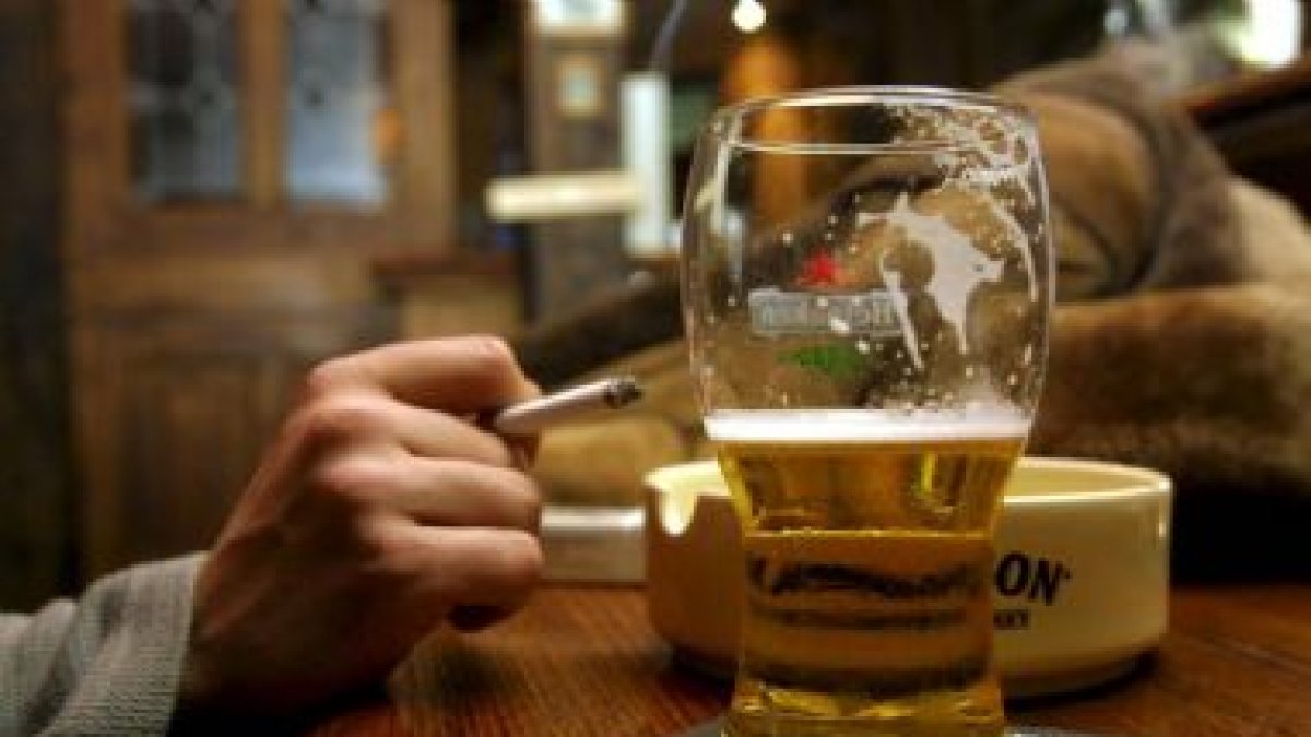 La cerveza es una de las bebidas más consumidas durante el verano
