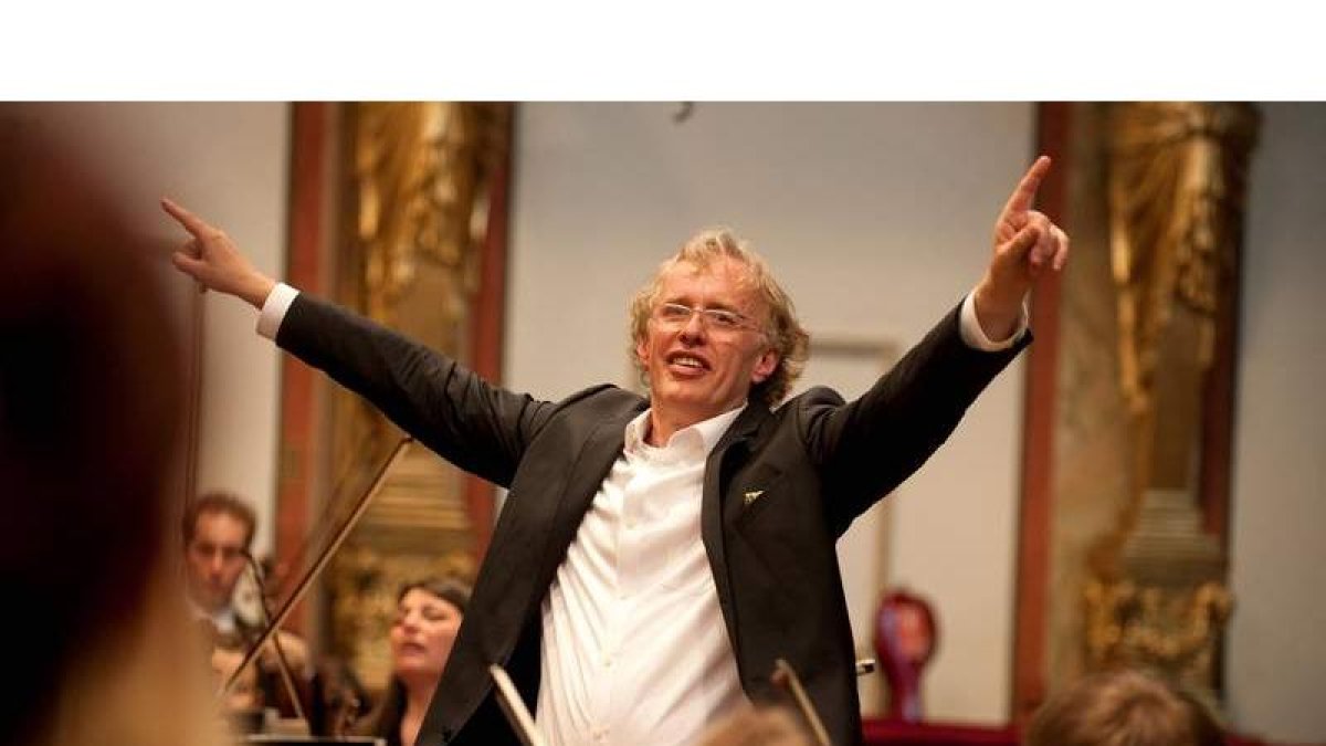 El director y organista austriaco Martin Haselböck inaugura hoy el Festival de Órgano. MEINRAD HOFER