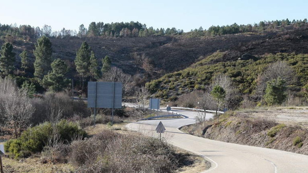 La carretera entre Puebla de Sanabria y Bragança. RAMIRO