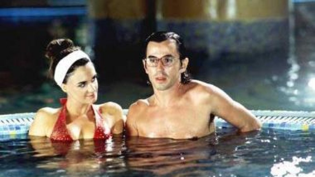 Los protagonistas forman la típica pareja tímido-alocada