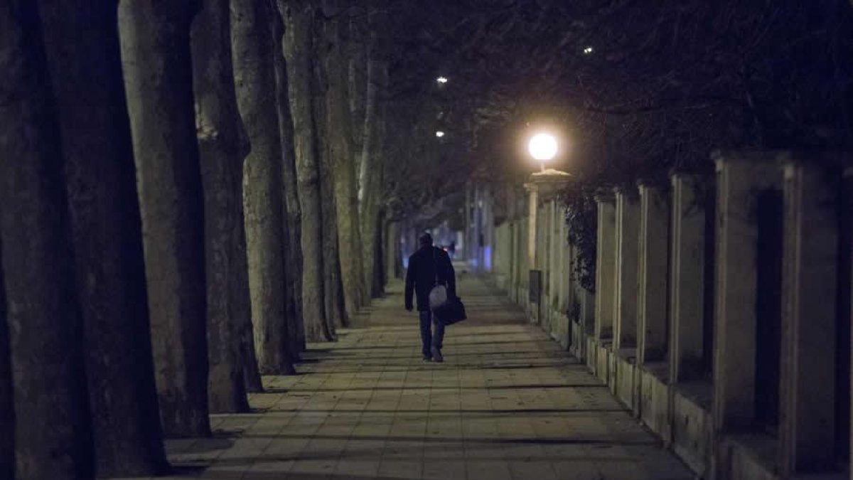 Paseo del Parque, por la noche.