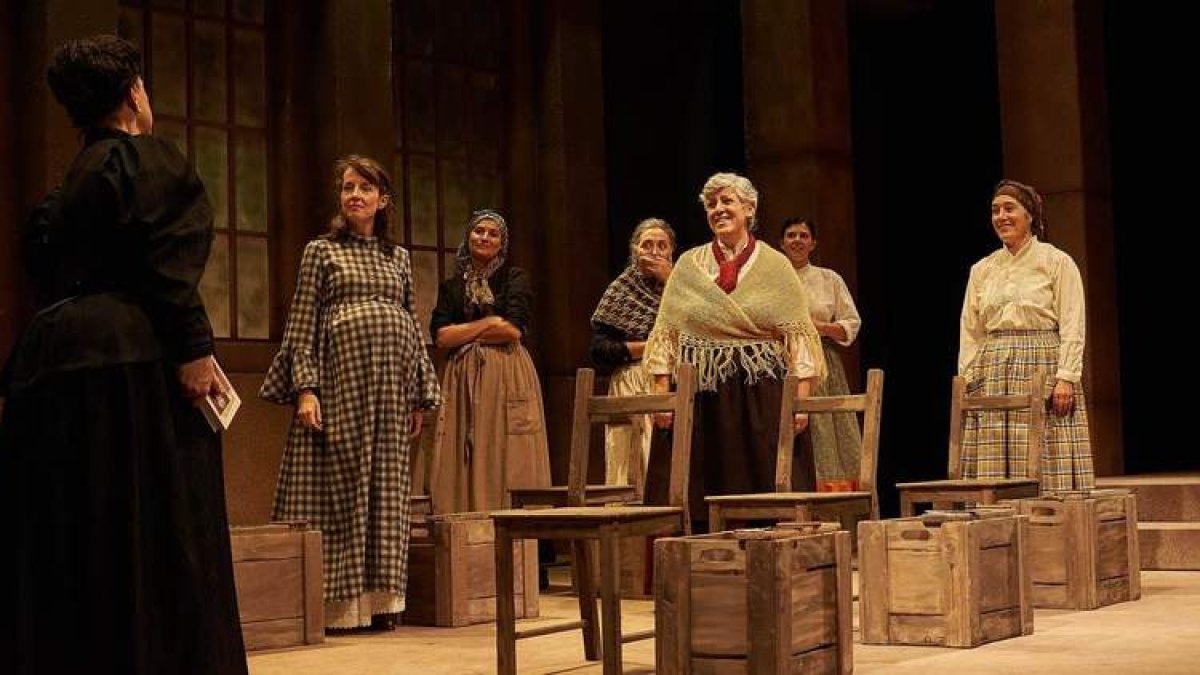 ‘Cigarreras’, con adaptación y dirección de Cándido Pazó, es la propuesta teatral de hoy en el Auditorio. DL