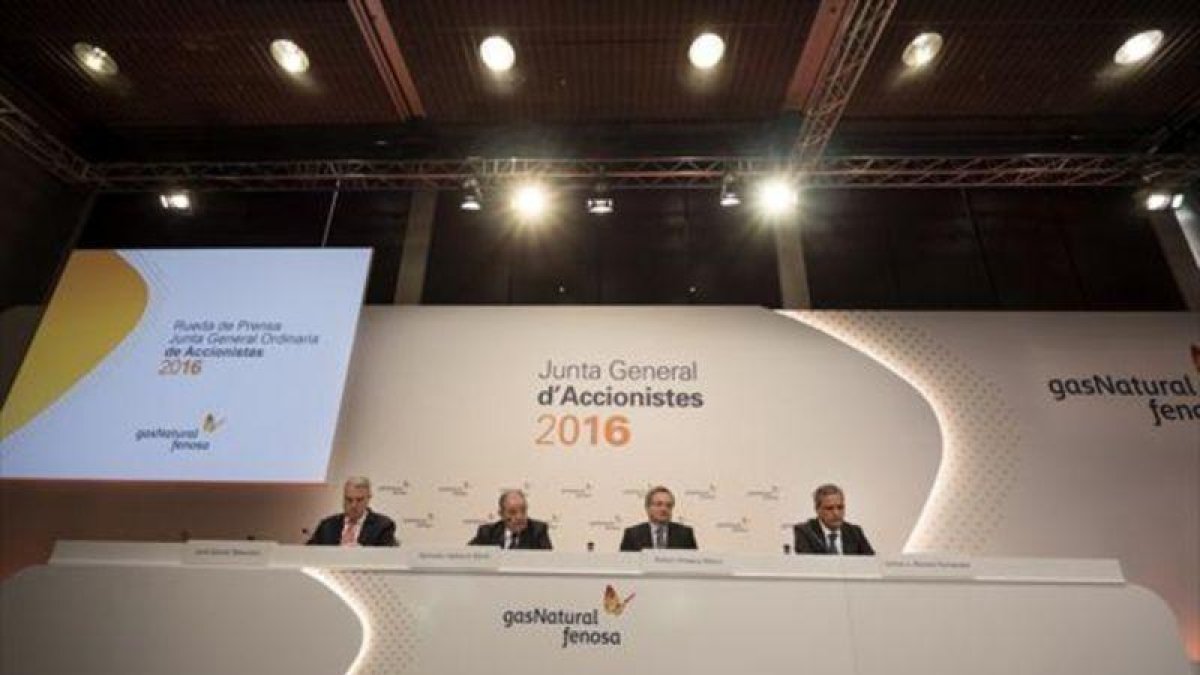 Aspecto de la mesa presidencial de la última junta de accionistas de Gas Natural.