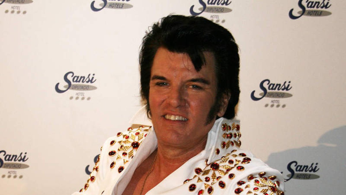 El cantante californiano Greg Miller, antes de interpretar ‘The KIng Story’ en Barcelona.