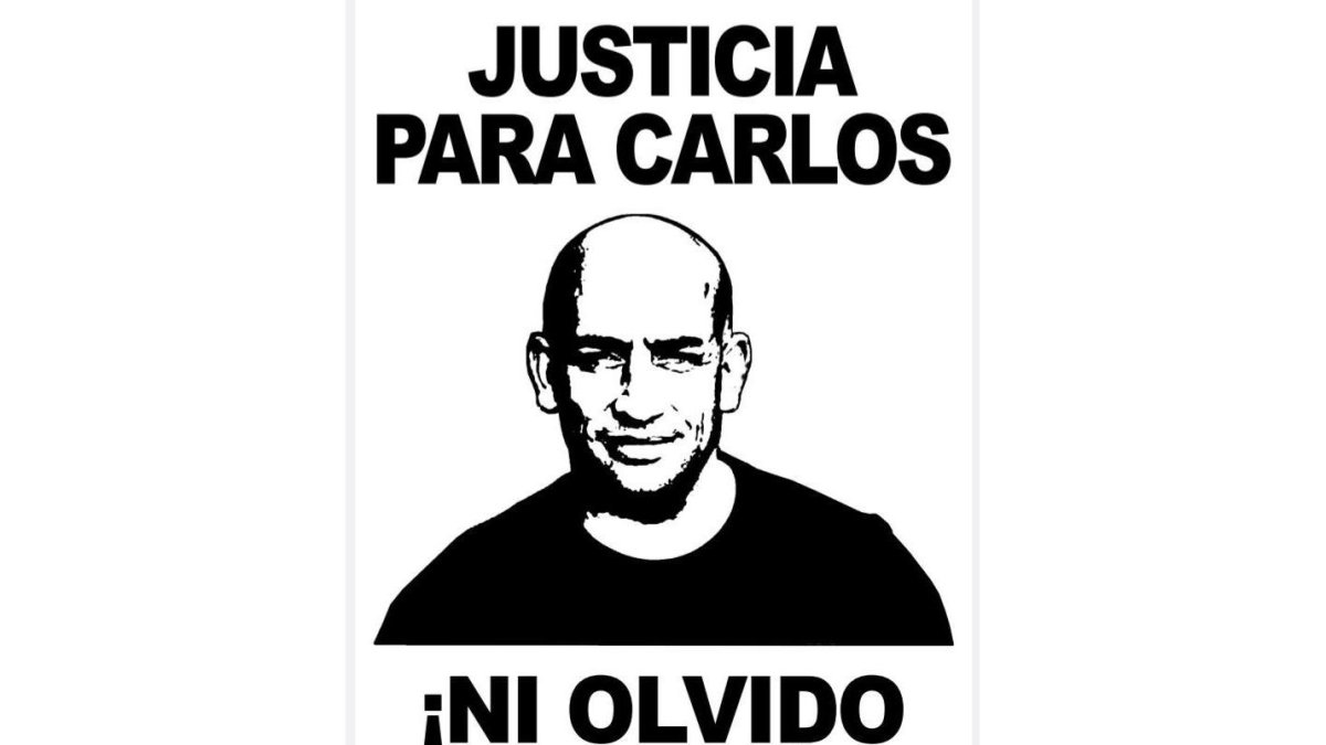 El cartel con el que reclaman justicia para el portero fallecido. DL