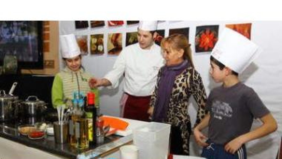 Isabel Carrasco participó ayer en la apertura de la nueva edición de Productos en la Escuela