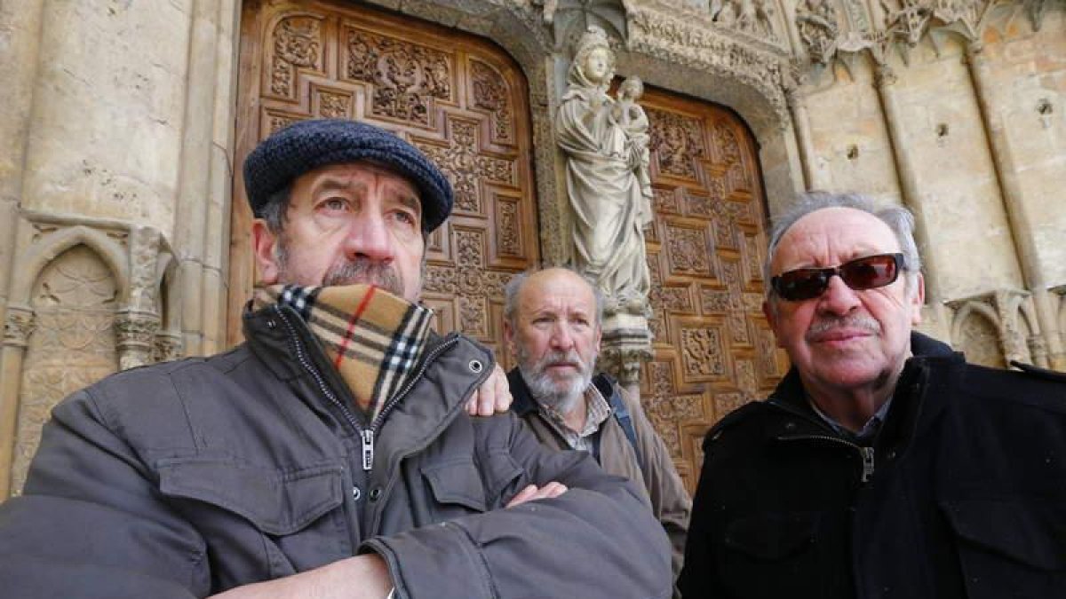 Andrés, Pelayo y Santiago Seoane continuaron el oficio de su padre. El último estuvo a su lado el día del incendio de la Catedral.