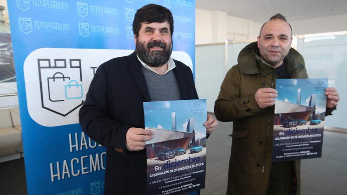 Roberto Rodríguez y Felipe Álvarez, ayer, en las instalaciones de Lemauto. L. DE LA MATA