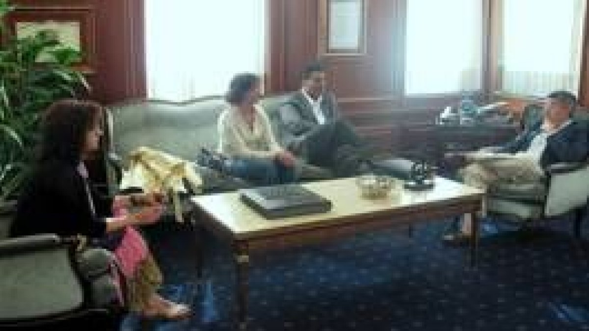 La concejala de Bienestar Social y el alcalde, reunidos con el delegado del pueblo saharaui