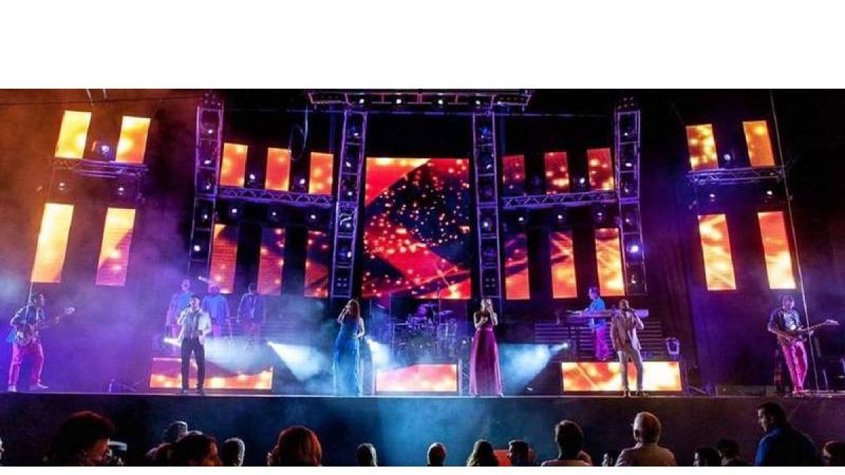 La orquesta Anaconda se ha convertido en uno de los grandes conjuntos musicales de España y será quien actúe primero en Sahagún. DL