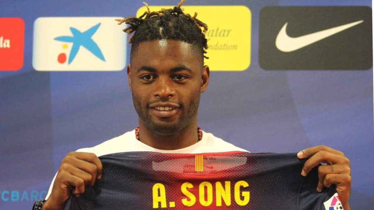 Alex Song lucirá en el Barça el dorsal con el número 25.