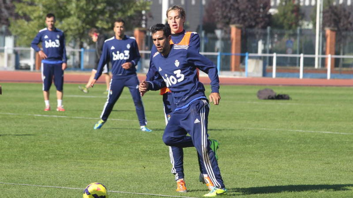 Juande, que será titular en el centro del campo, es uno de los tres apercibidos de sanción en la Ponferradina.