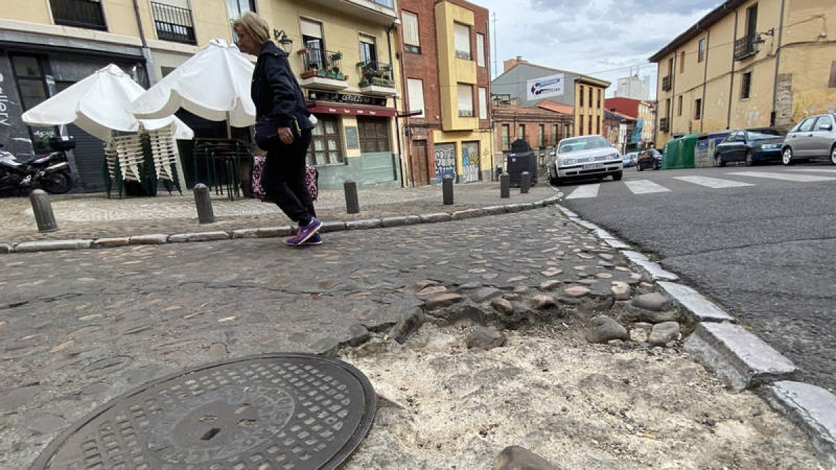 Un morrillo, a los pies de la muralla de Ruiz de Salazar