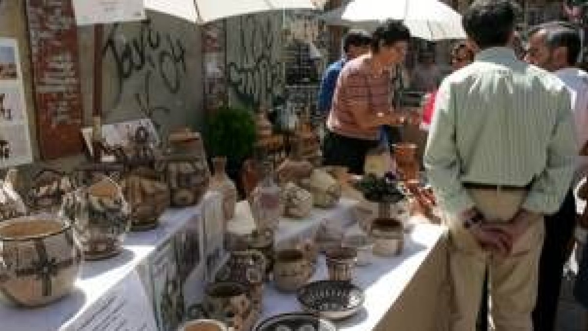 Cientos de personas se acercaron a contemplar la feria de alfarería
