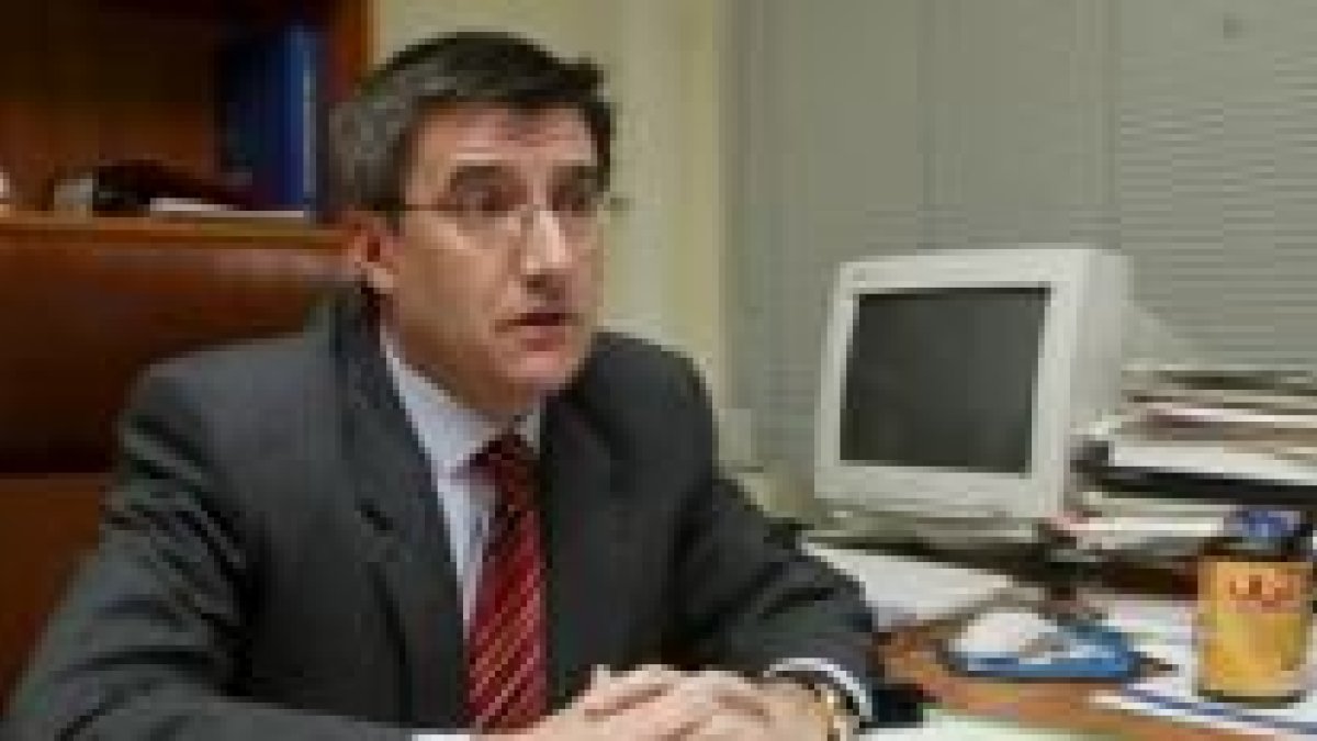 Francisco Fernández en una imagen de archivo en el despacho de la Agrupación Local del PSOE