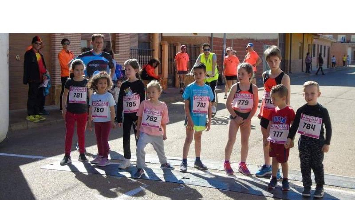 La Carrera La Torvera en Laguna de Negrillos que tuvo también a los más pequeños como protagonistas. MÓNICA PÉREZ