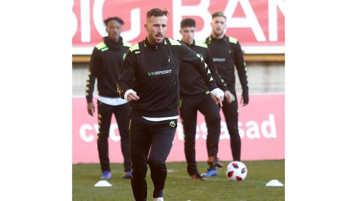 El equipo leonés está obligado a dar la cara ante el filial merengue en Valdebebas. FERNANDO OTERO
