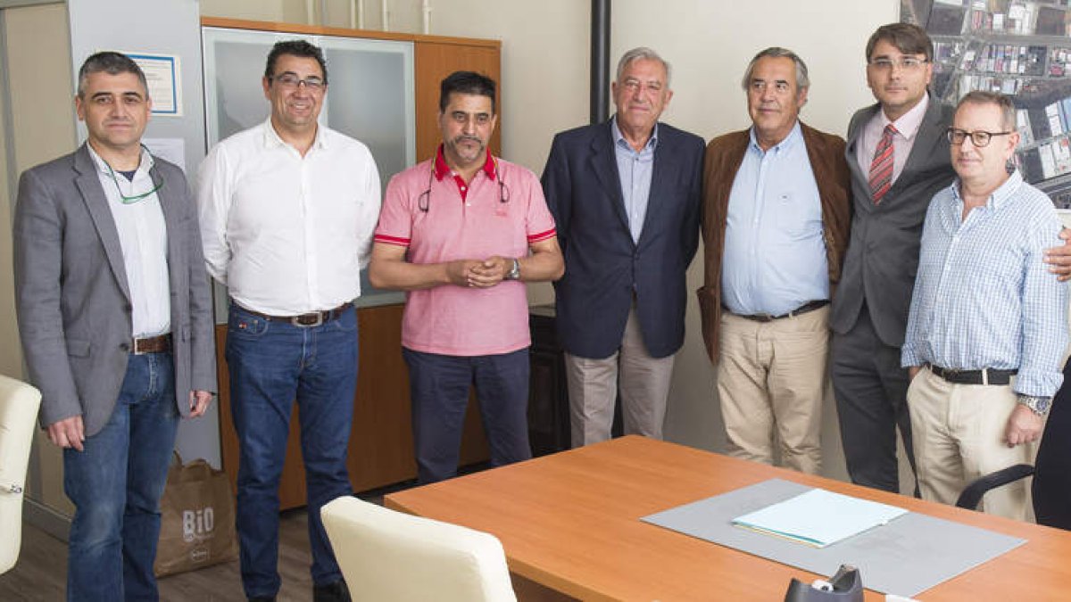 Los responsables del consorcio acudieron a la inauguración de las oficinas de Apepil. FERNANDO OTERO