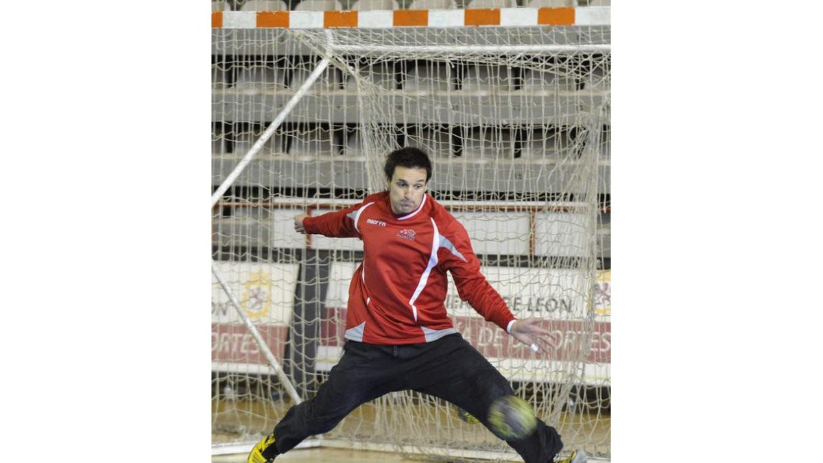 Vicente Álamo suma cuatro temporadas en el Reale Ademar.