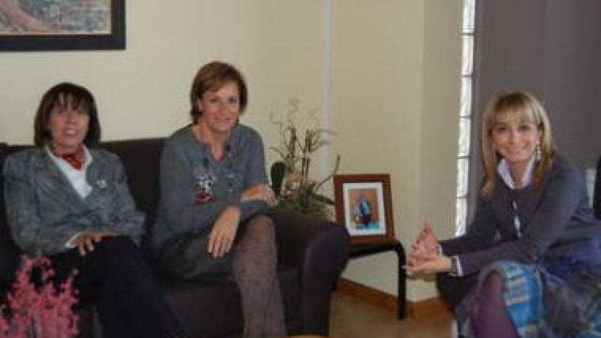 Reyes Revilla, Mª Ángeles Miguélez y Mª Eugenia Gancedo.