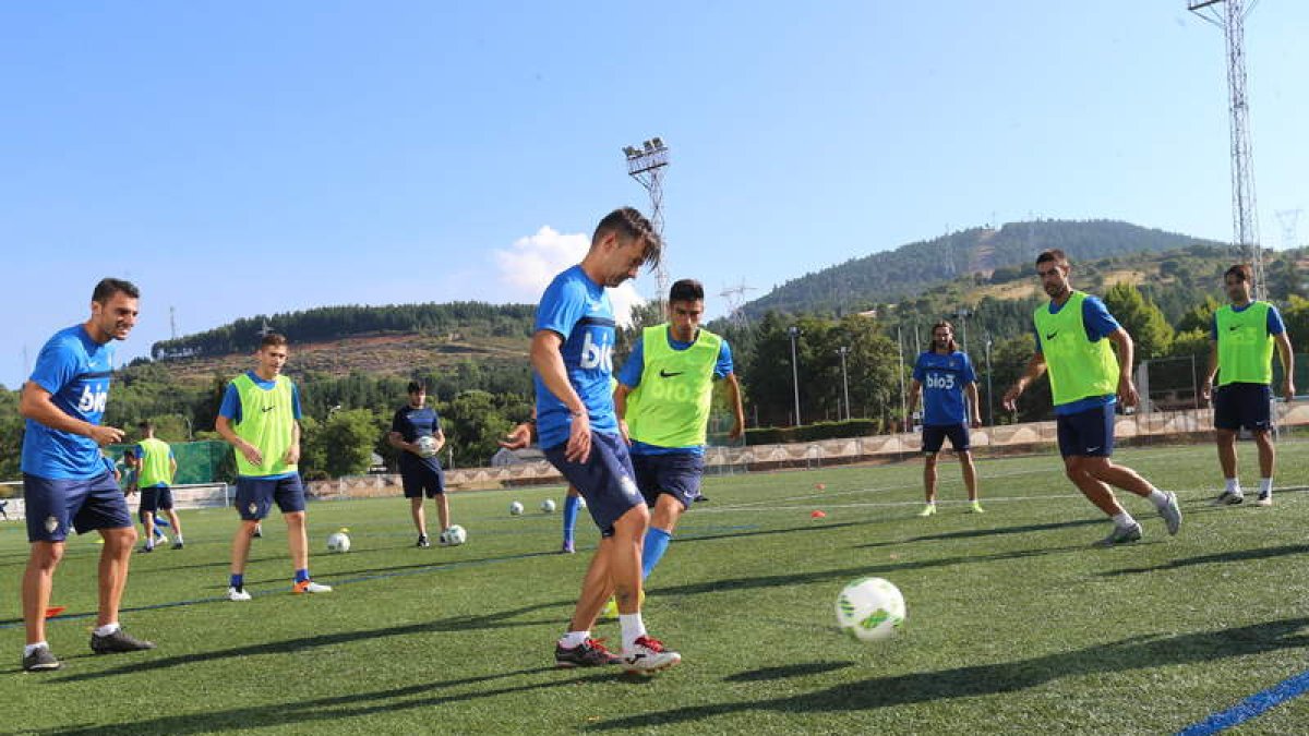 El equipo berciano comenzará a preparar mañana el choque ante la Arandina CF. ANA F. BARREDO