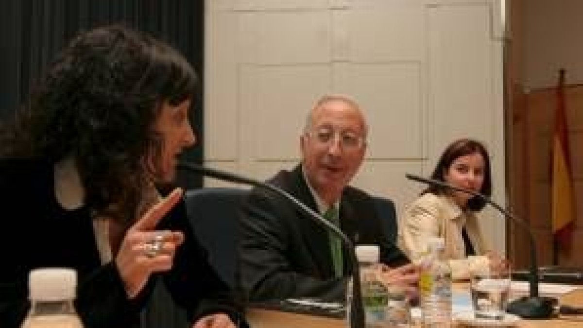 ANA F. BARREDO