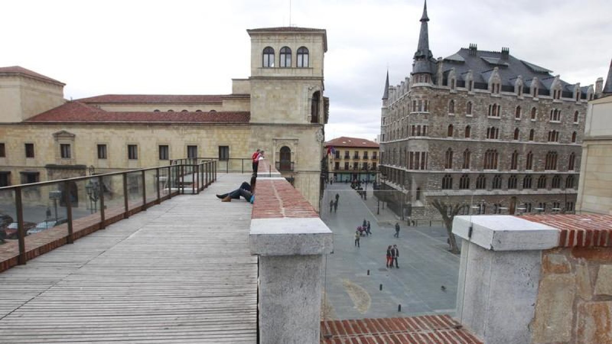 El tramo de la muralla romana al que se accede desde el Parque del Cid.