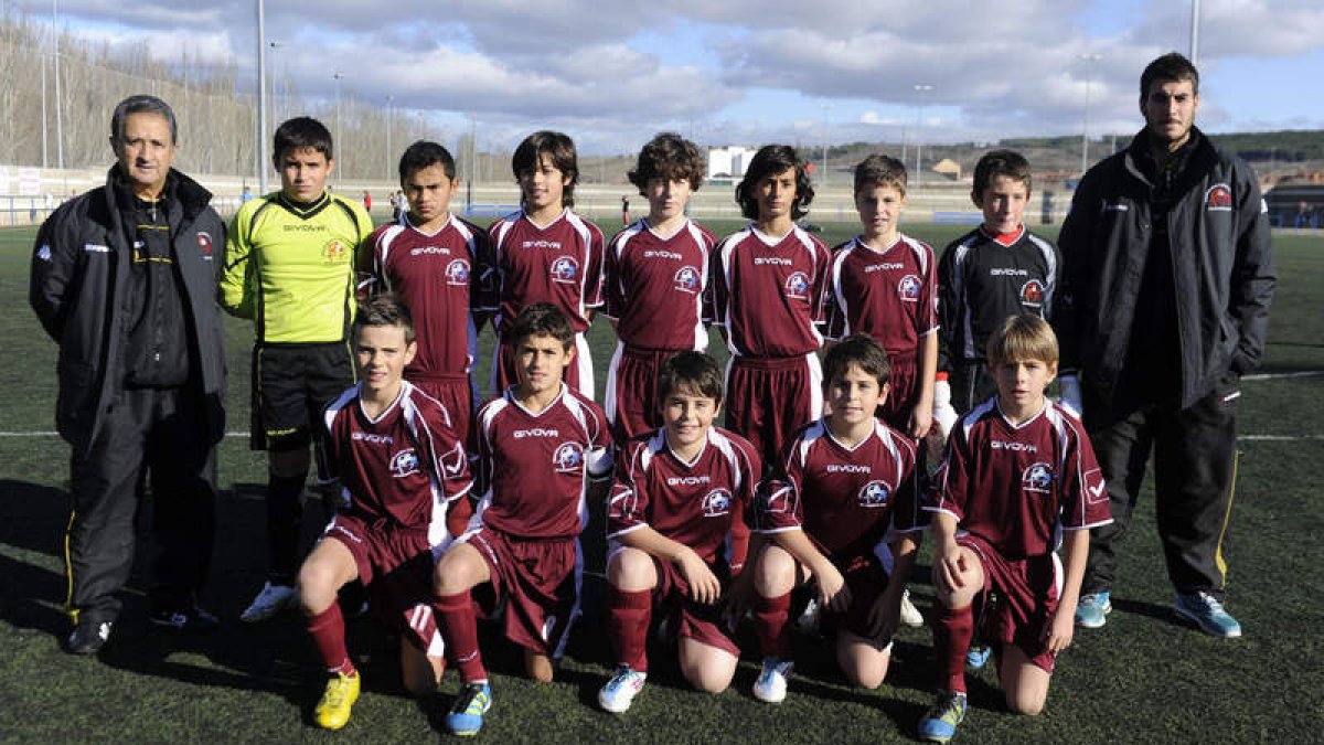 Formaciones de las selecciones de León sub 12 (arrriba) y 14.