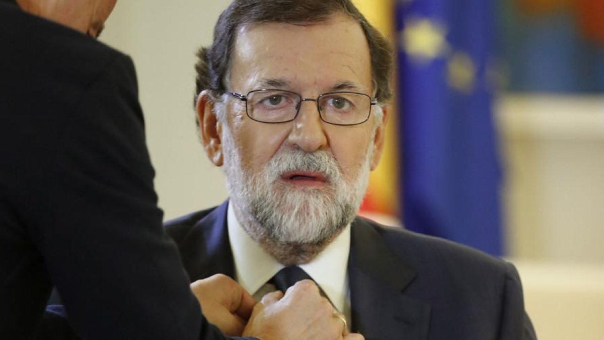 Mariano Rajoy se prepara para conceder una entrevista.