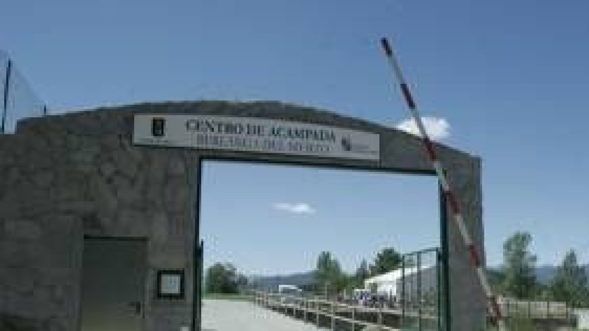 Aspecto de la entrada al nuevo centro de acampada de Berlanga