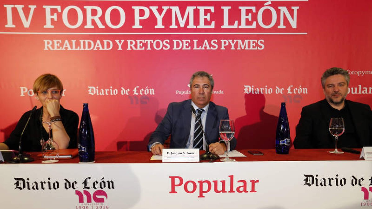 Beatriz Escudero, Joaquín S. Torné y Álex Rovira, ayer, durante el Foro Pyme celebrado ayer. RAMIRO