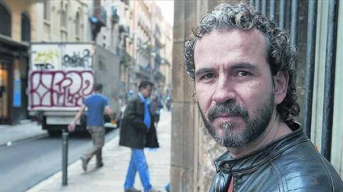 El actor Willy Toledo posa durante una visita a Barcelona, en marzo del 2006.