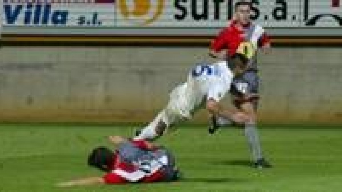 Este penalty a Ibáñez eliminó al Rayo Vallecano en León el año pasado