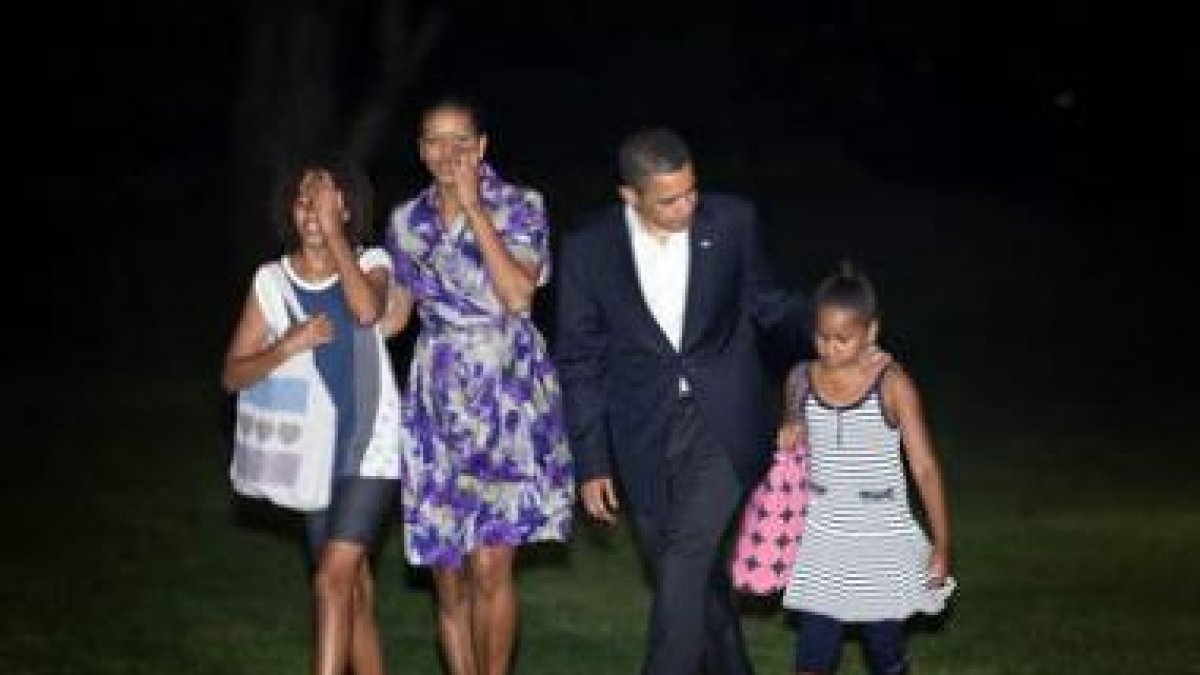 Barack Obama, junto a su esposa y sus dos hijas, Malia y Sasha