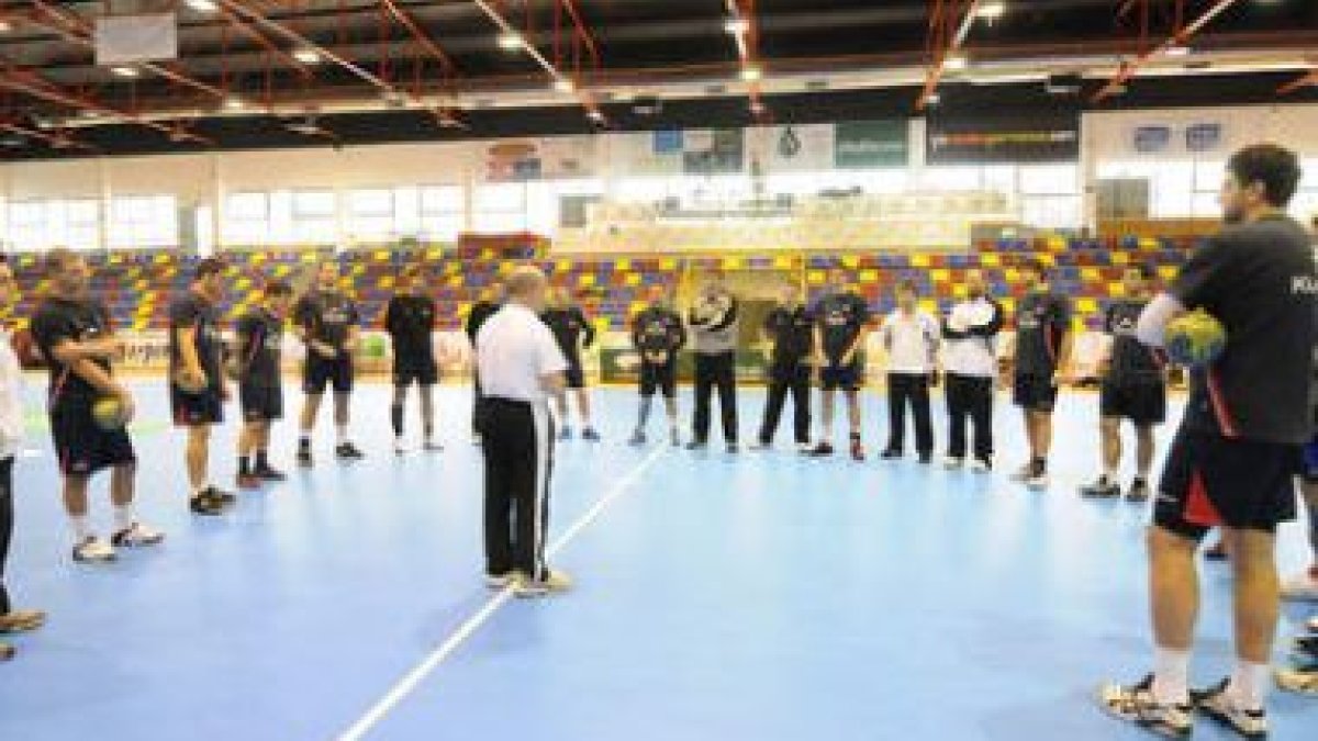 Ribera reúne a todo su plantel para pedirles lo mejor de cada uno en la semifinal de hoy ante Ciudad