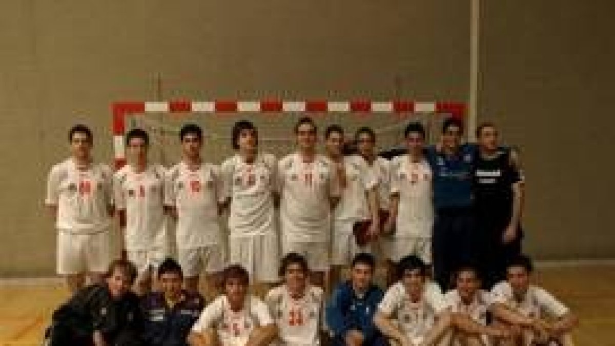 Formación del Ademar juvenil que aspira al título