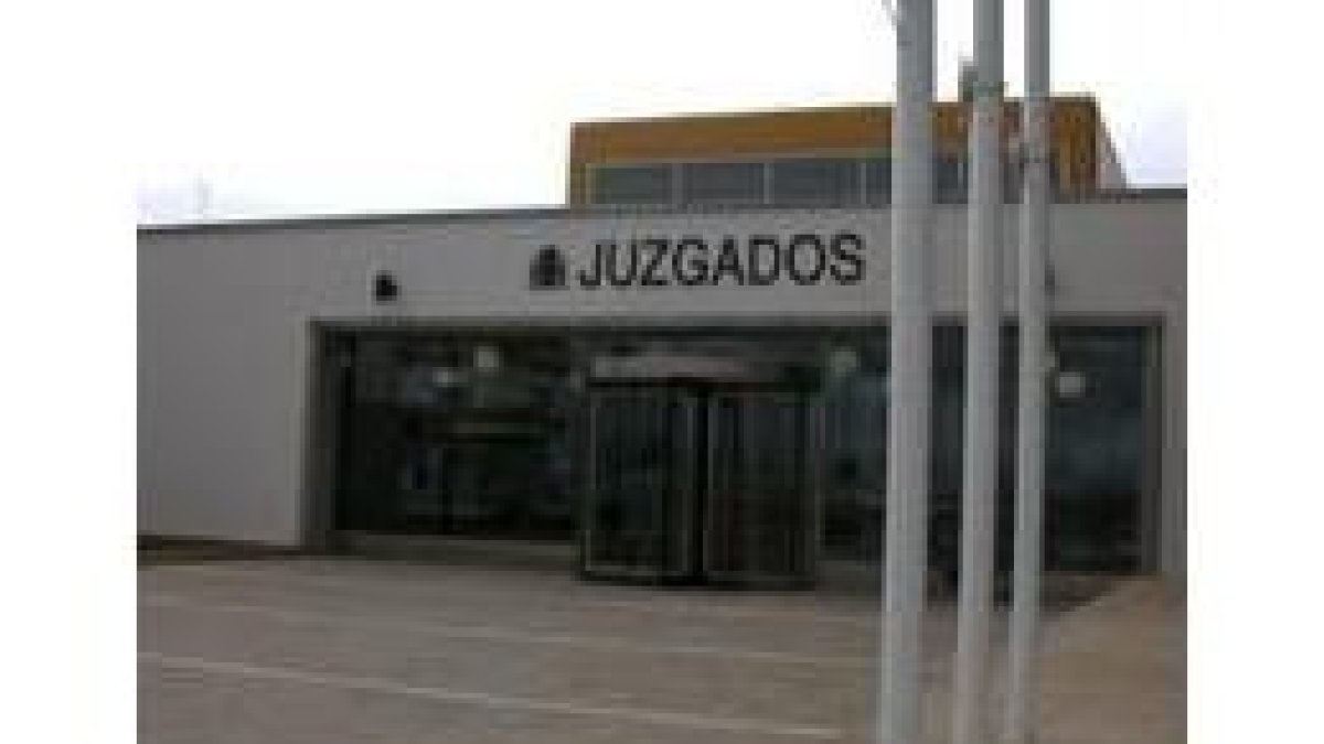 Los juzgados rematan esta calle de la ciudad, que une la plaza de Antonio Colinas a la Nacional VI