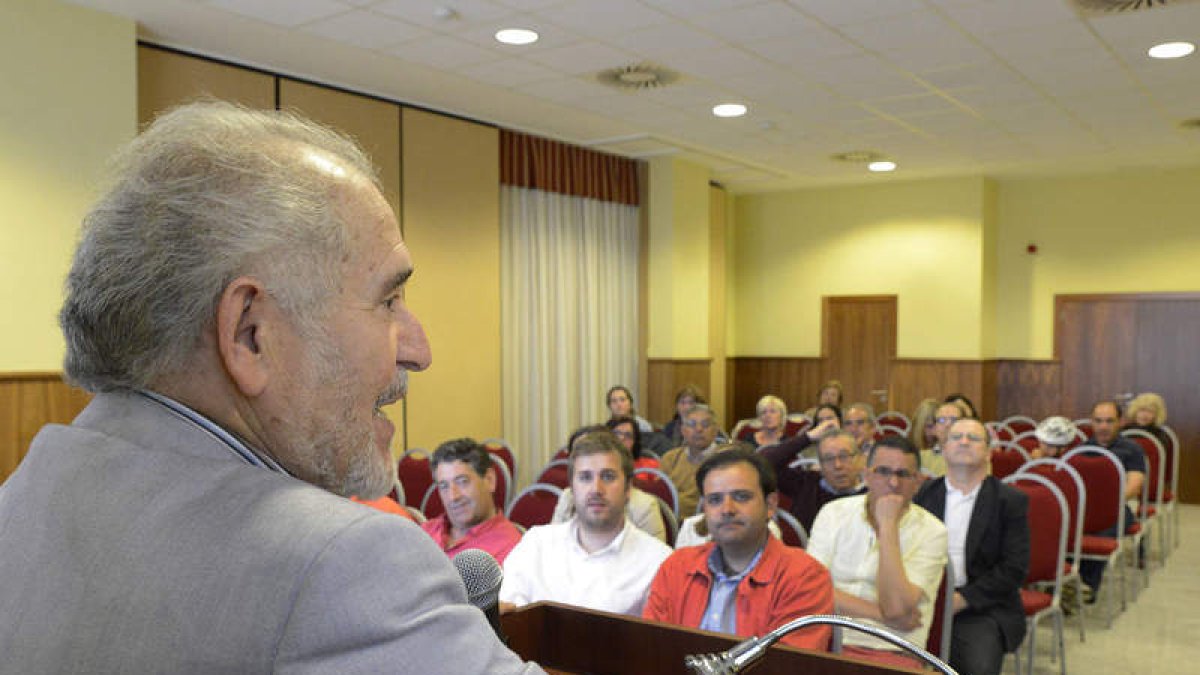 Demetrio Madrid, durante su intervención en el mitin de Sahagún.