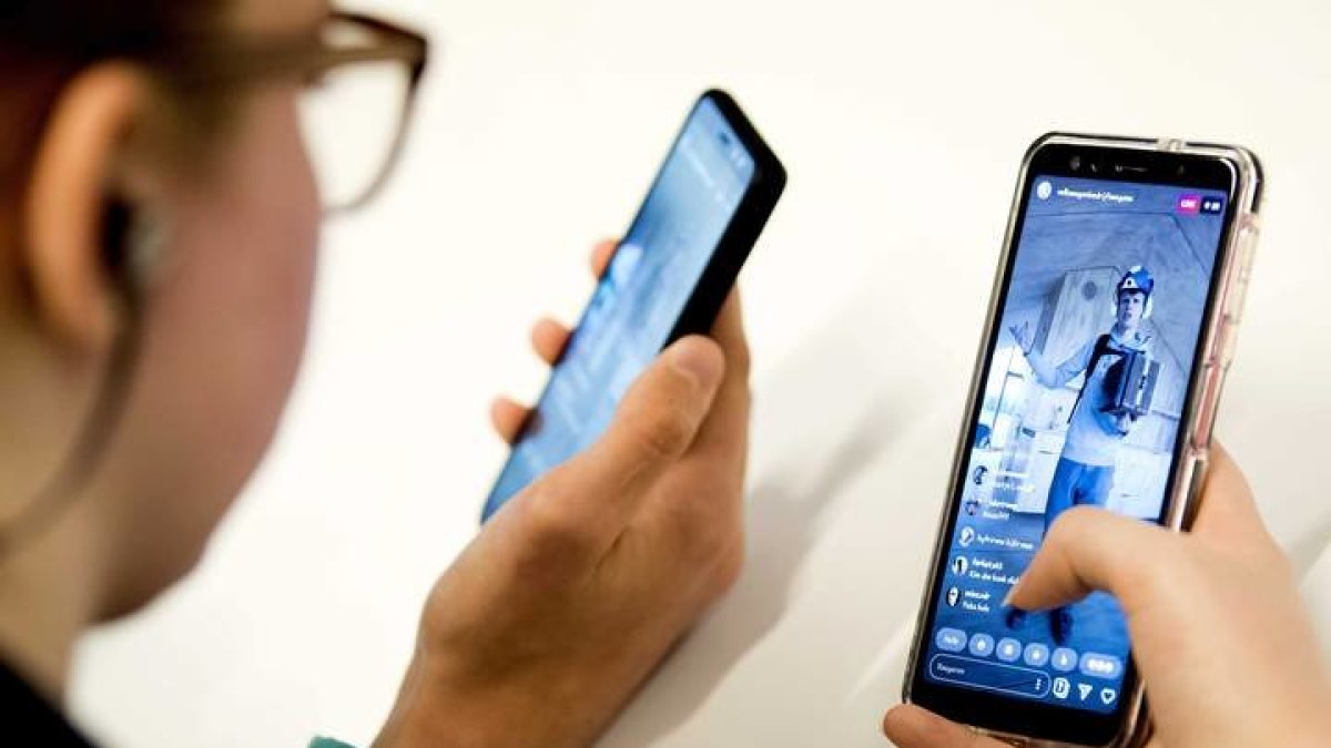 Móvil vídeo android apple. Foto: KOEN VAN WEEL obtenida 13/06/2019