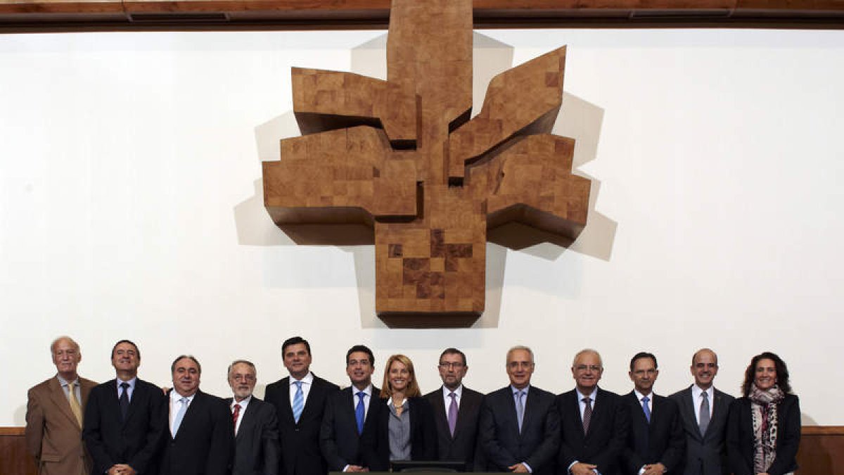 La presidenta de las Cortes de Castilla y León, a la derecha, asiste a la Conferencia de Presidentes de Parlamentos Autonómicos.