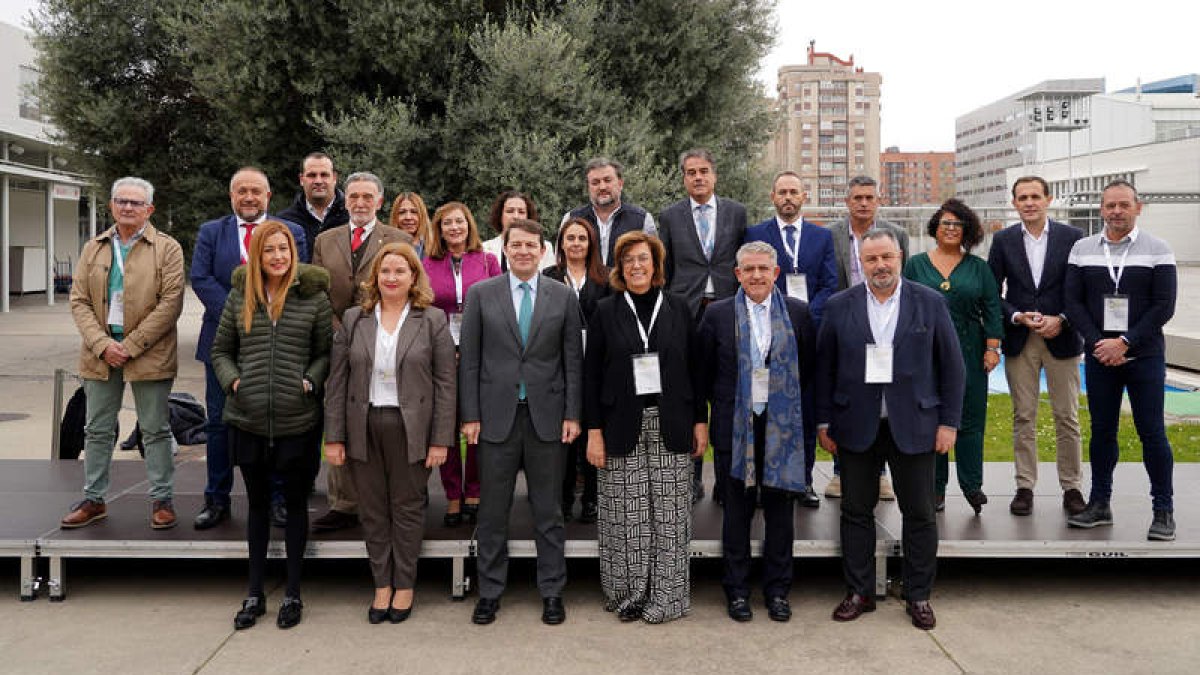 Foto de familia de la FRMP tras la asamblea en Valladolid. ICAL