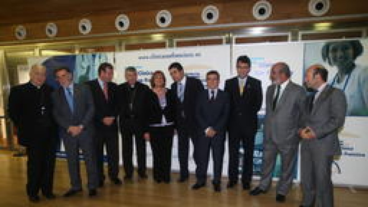 Foto de familia de la entrega de premios de la clínica San Francisco