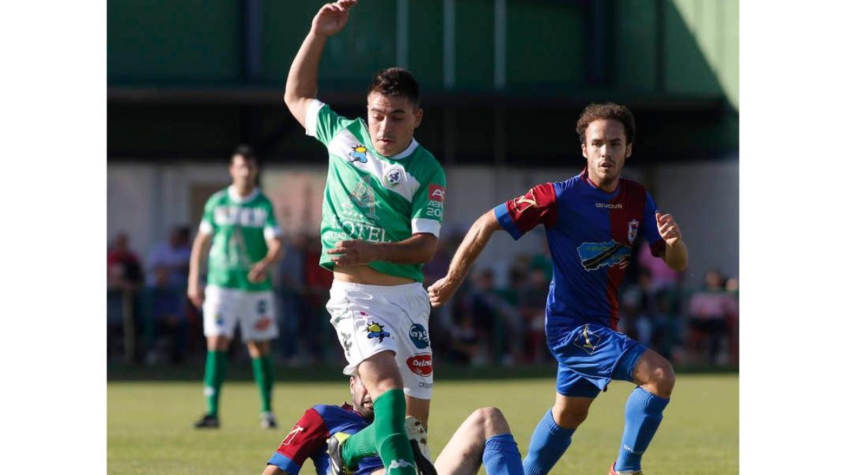 Diego volverá a ser uno de los referentes ofensivos del equipo maragato ante el Coruxo