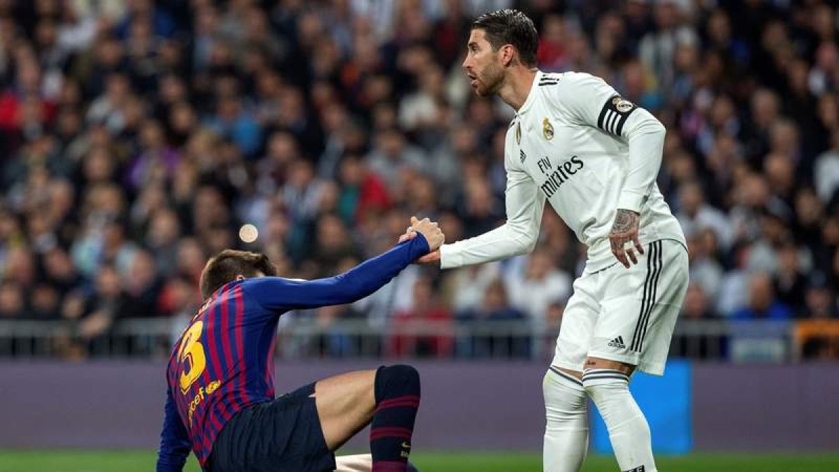 La Uefa confirma la sanción de dos partidos a Sergio Ramos por admitir que forzó la amarilla. R. JIMÉNEZ