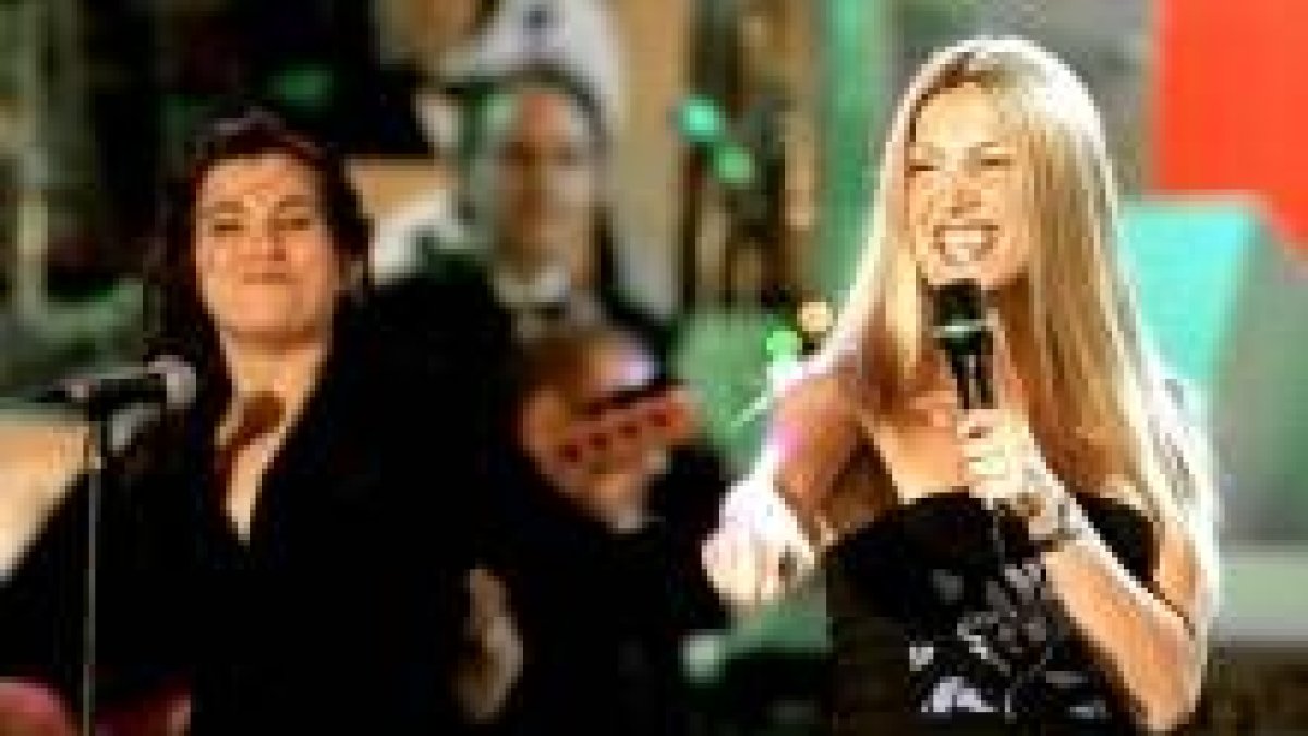 Uno de los últimos conciertos de Greta (derecha), en Benidorm