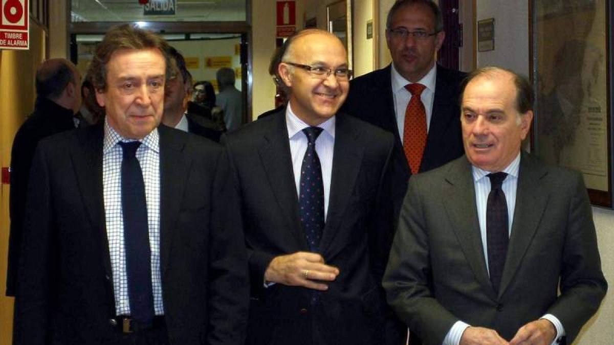 De Santiago Juárez, Ramiro Ruiz Medrano y Tomás Villanueva.